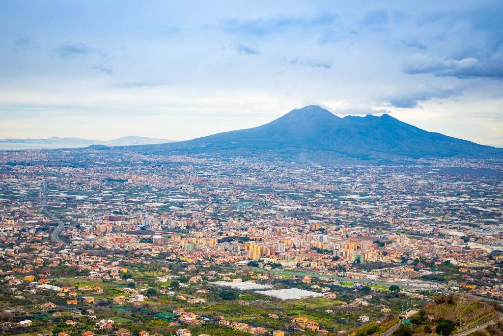 Sorrento and Vesuvius - Arte e Cultura - 